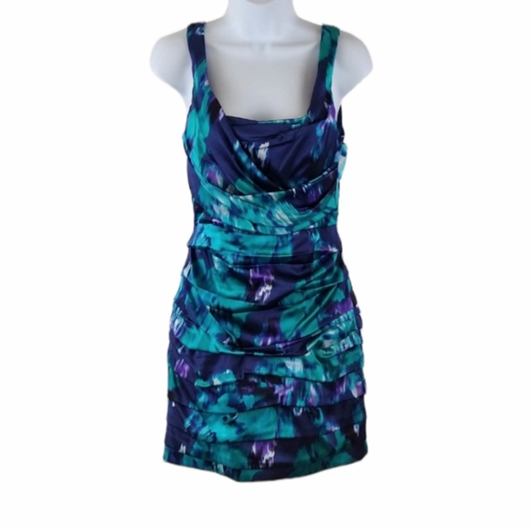 Express dress - Picture 1 of 8